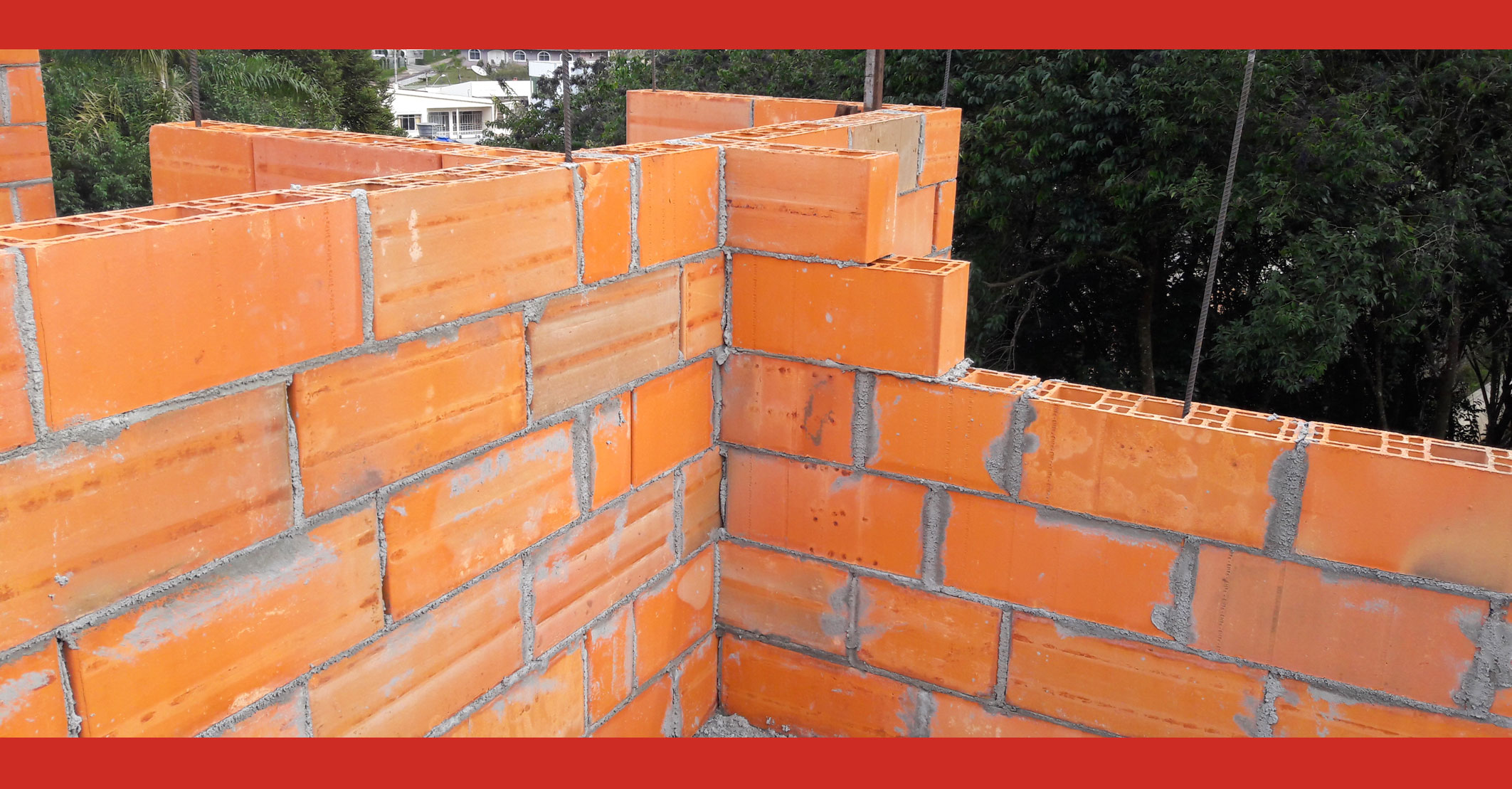 Construção de blocos e vigas de concreto com mão de obra especializada